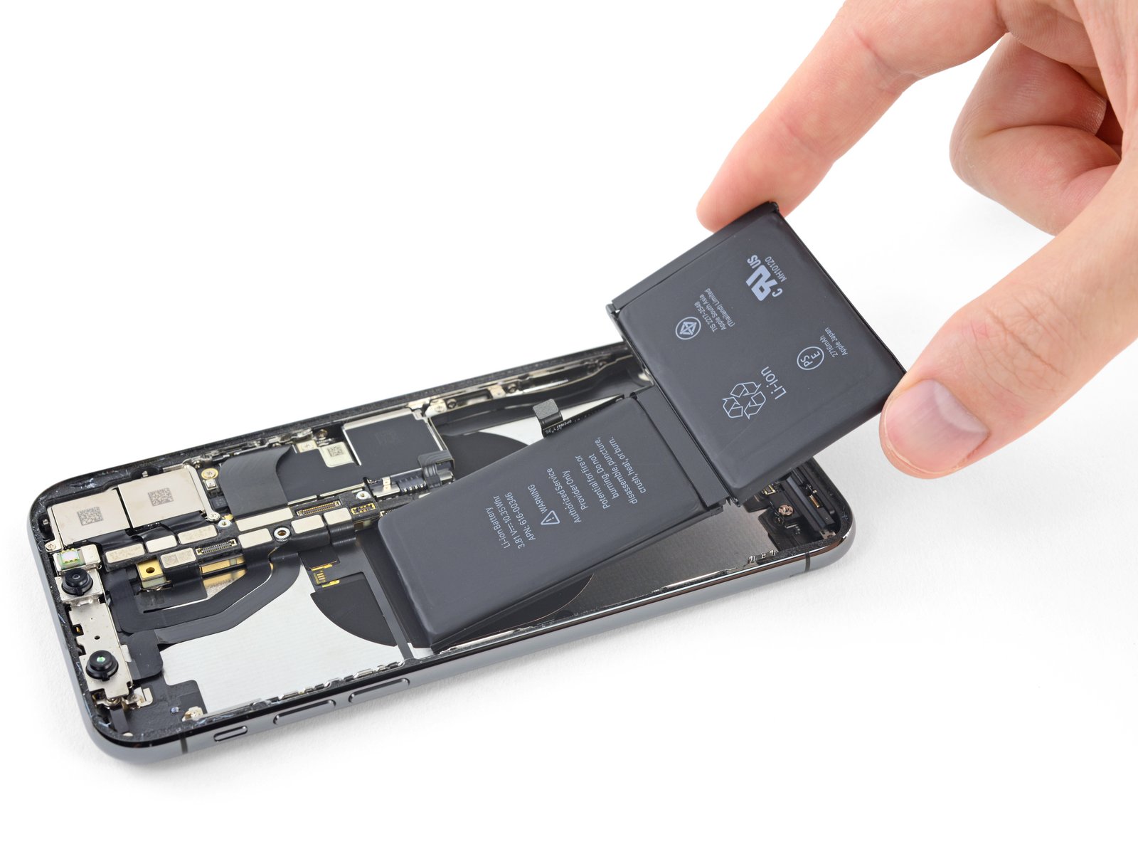 Chi phí thay pin cho các dòng sản phẩm của Apple ngày càng đắt đỏ, khiến người dùng lo lắng.