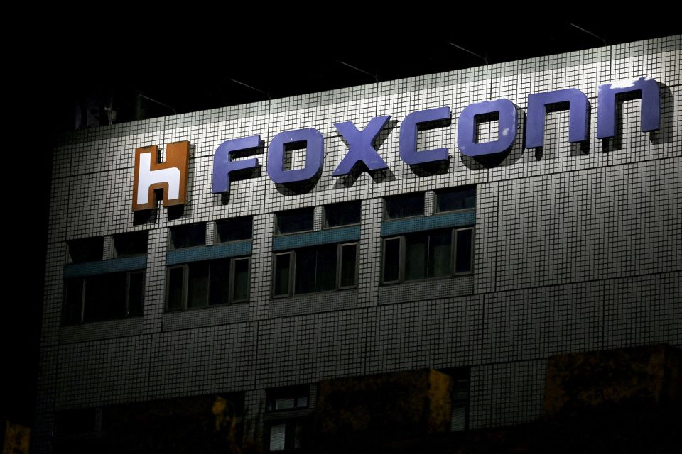 Khu chế xuất Foxconn và các khu lắp ráp phối hợp để hoàn thành nhanh chóng iPhone 15.