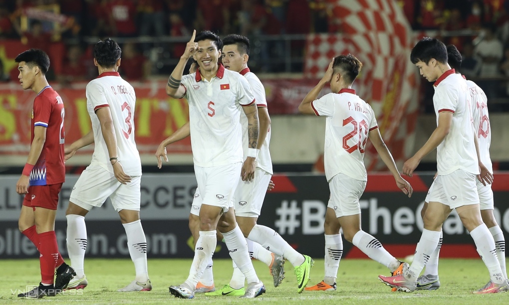 Đoàn Văn Hậu mừng bàn thắng trong trận Việt Nam hạ chủ nhà Lào 6-0 ở lượt đầu bảng B ngày 21/12.