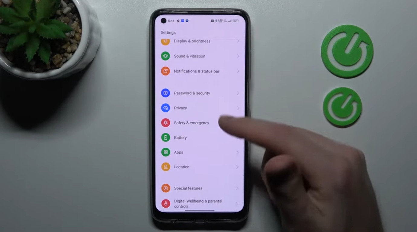 Android 14
